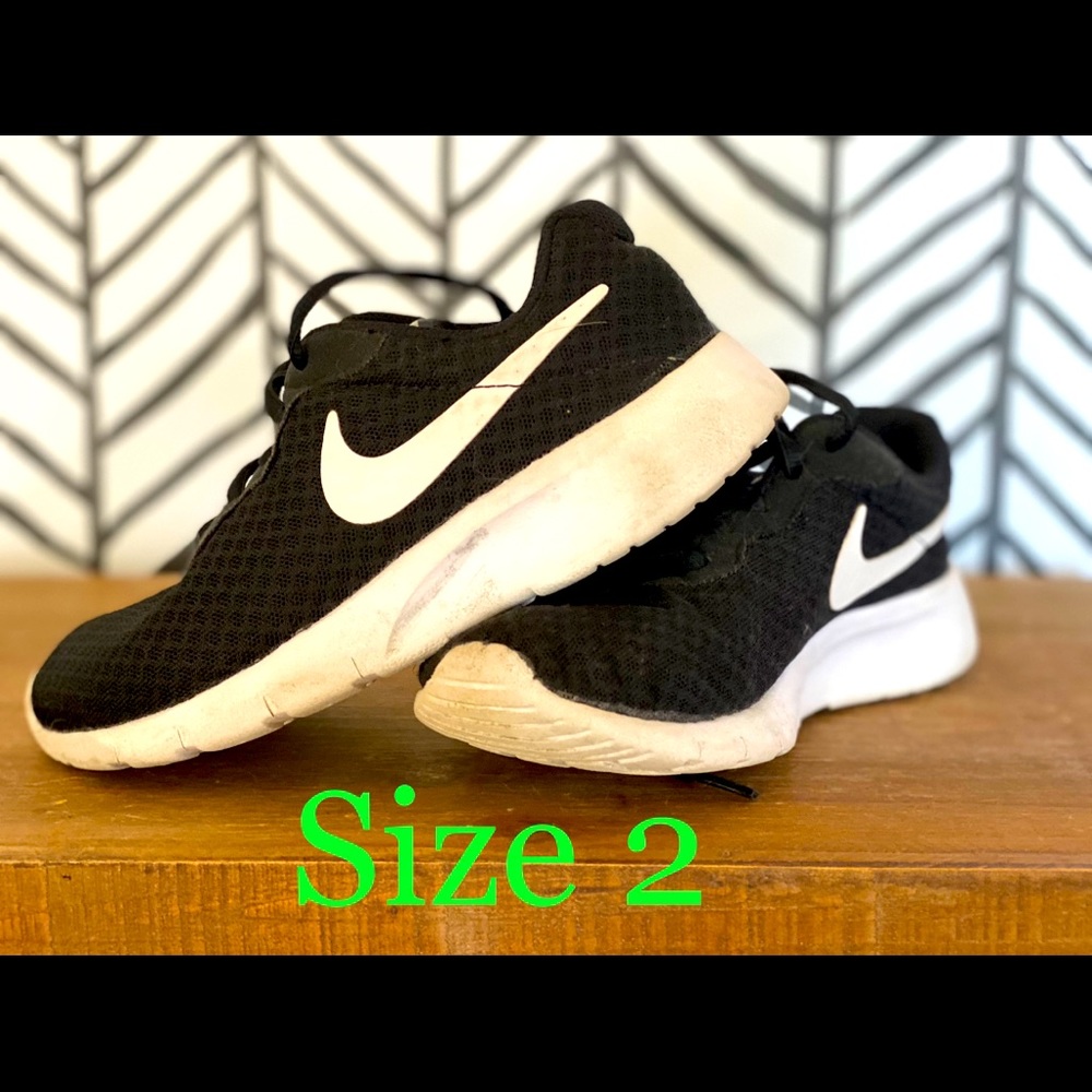 Black and white Nike barely used
